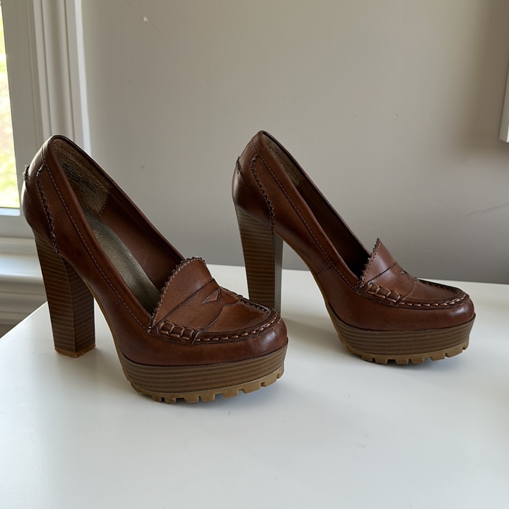 High heel leather loafers in tan color